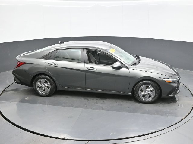 Used 2025 Gray Hyundai SE image 16