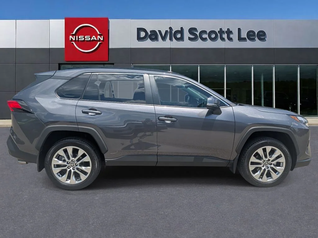 Used 2024 Gray Toyota XLE Premium image 6