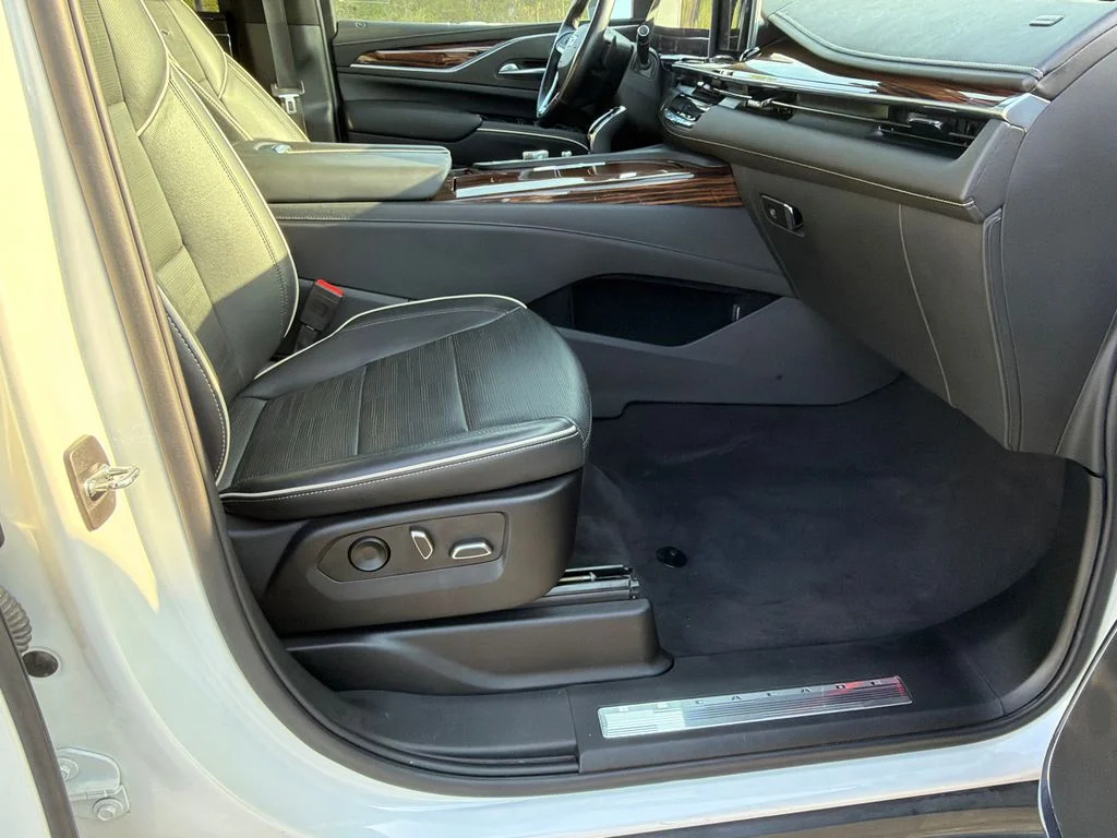 Used 2023 White Cadillac Premium Luxury image 13