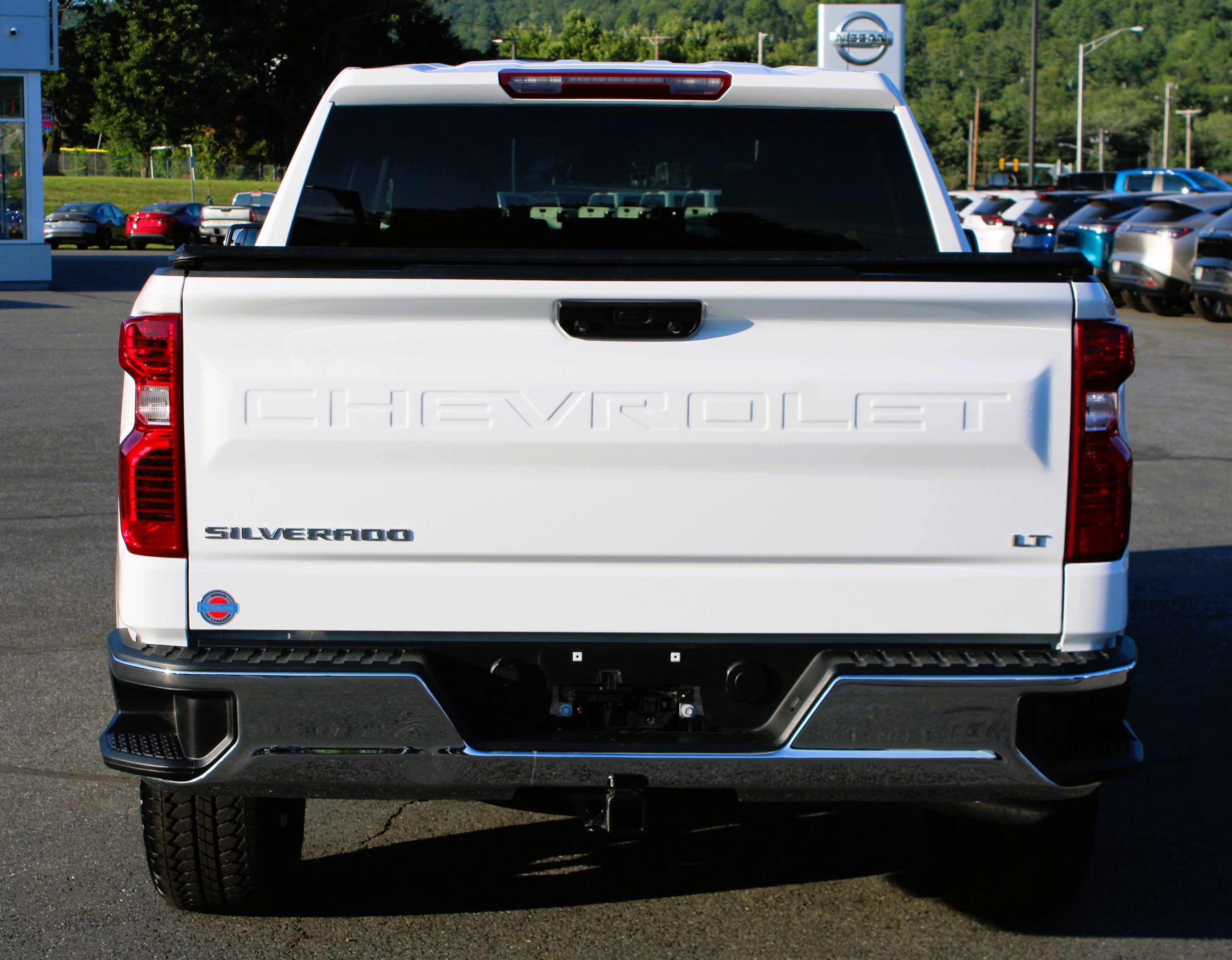 Used 2024 Summit White Chevrolet LT image 8