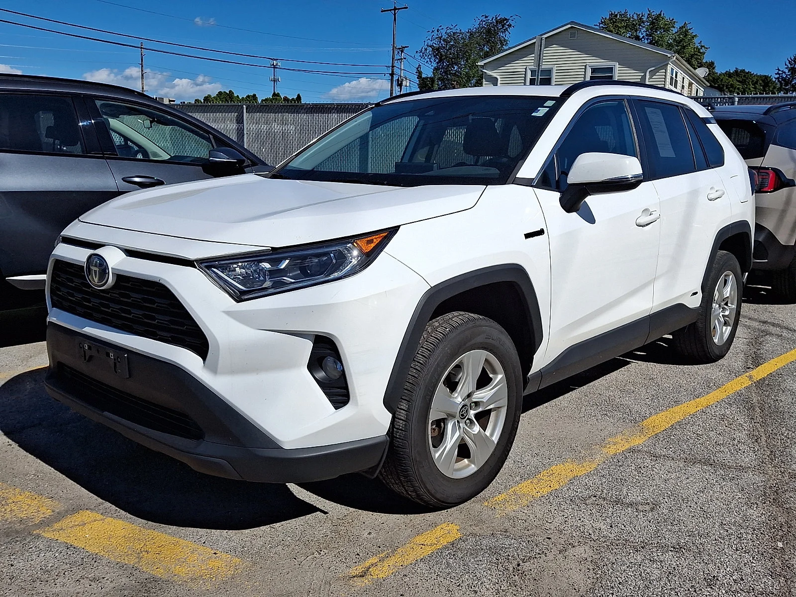 Used 2021 White Toyota XLE image 3