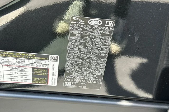 New 2026 Santorini Black Land Rover SE image 28