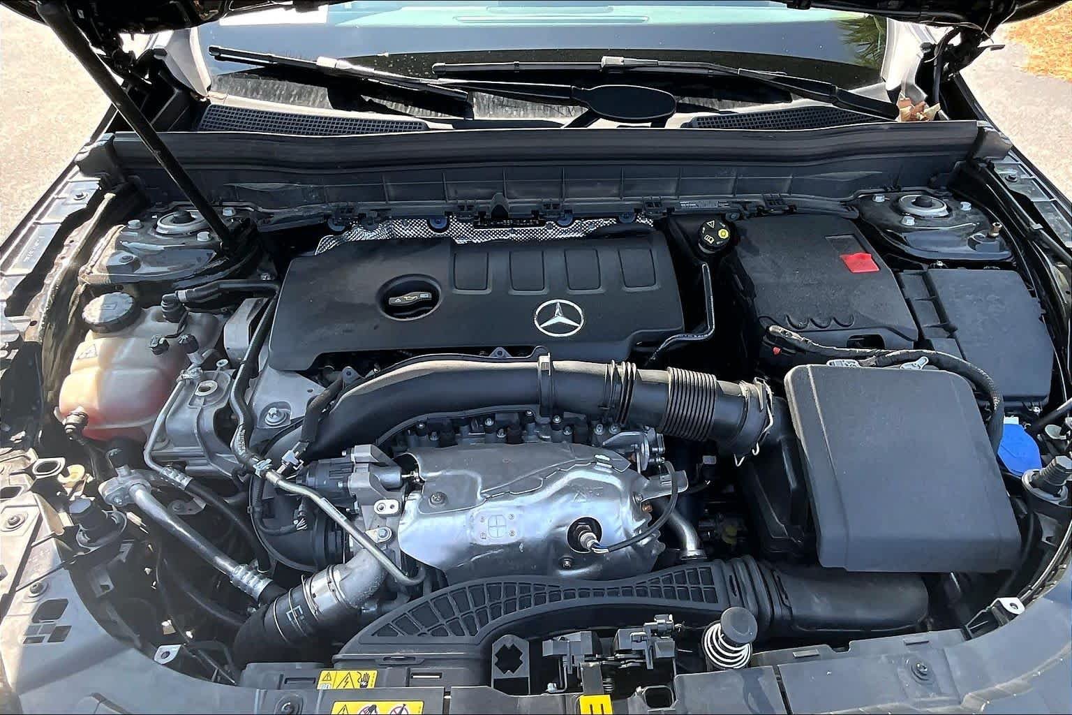 Used 2023 Night Black Mercedes-Benz GLB 250 image 32