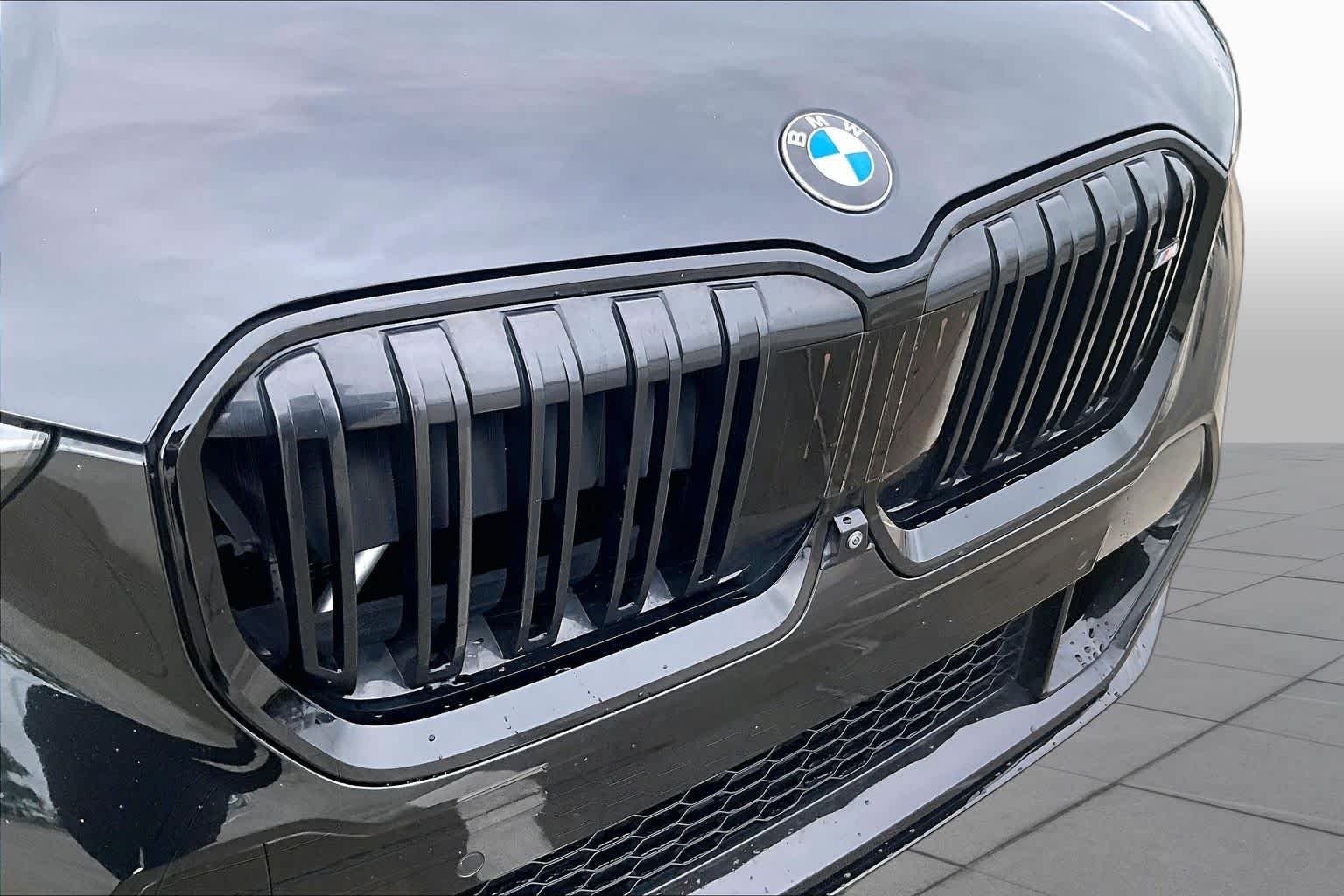 Used 2024 Black Sapphire Metallic BMW M35i image 29