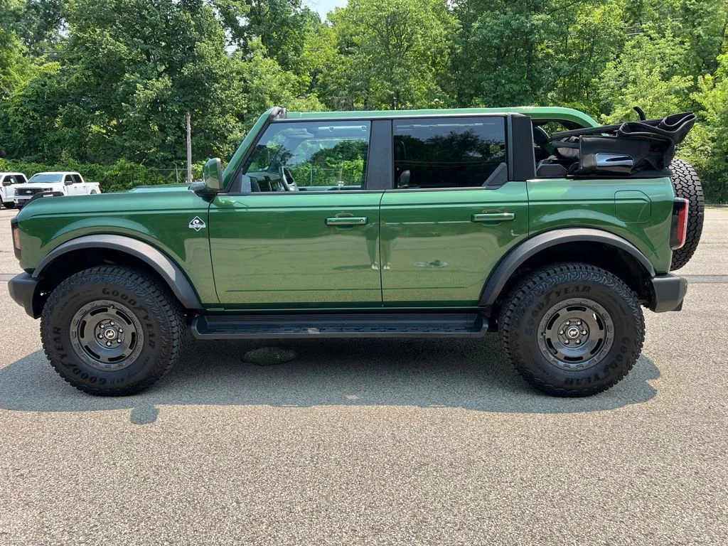 New 2025 Green Ford Outer Banks image 4