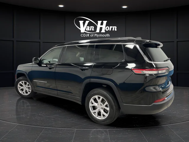 Used 2022 Diamond Black Jeep Limited image 5