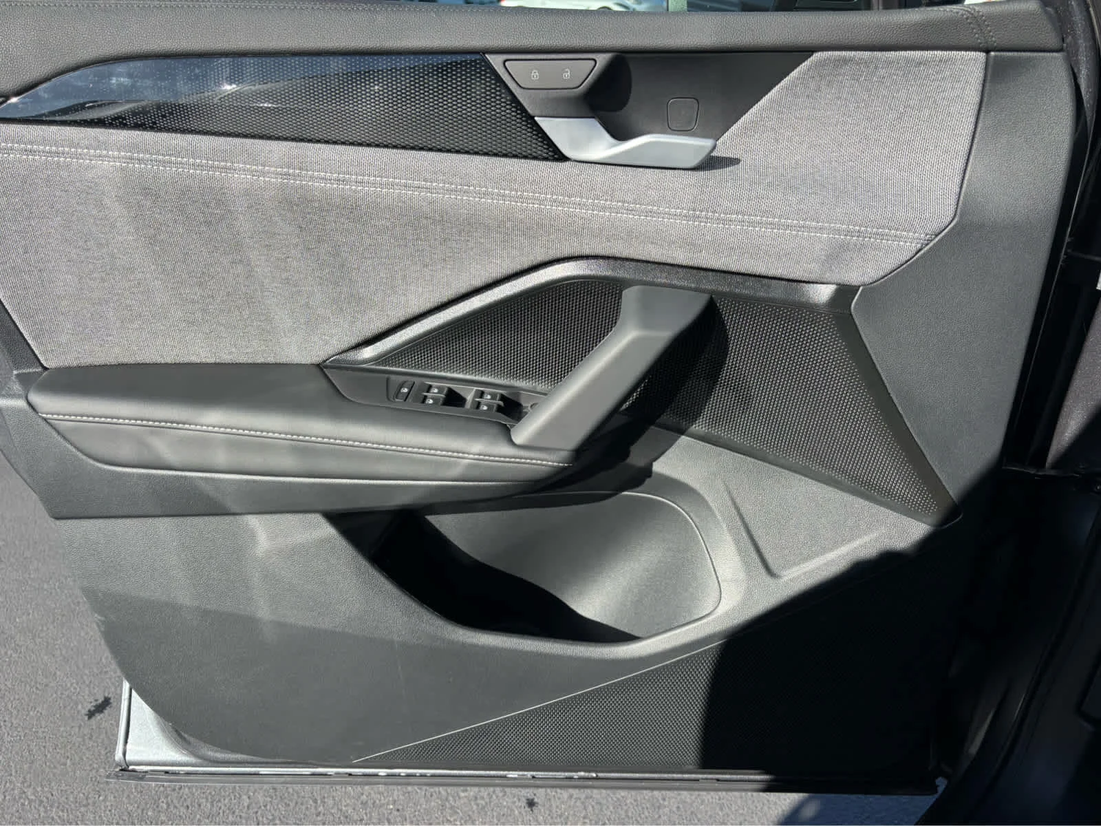 New 2026 PLATINUM GRAY Volkswagen S image 7