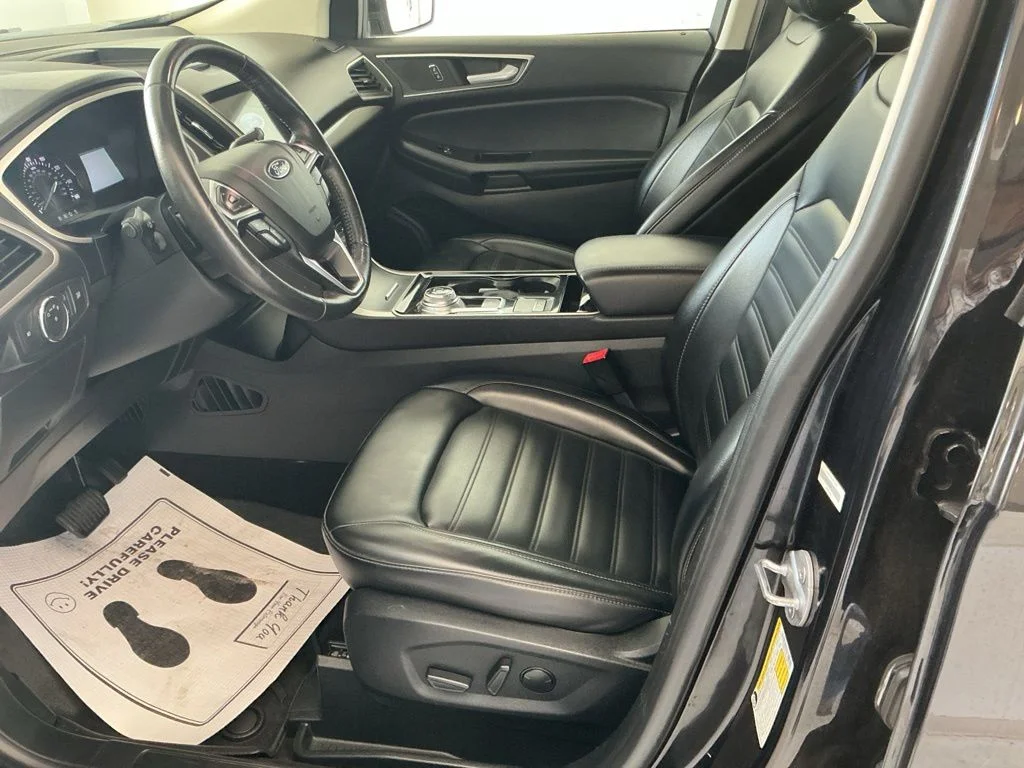 Used 2020 Black Ford SEL image 9