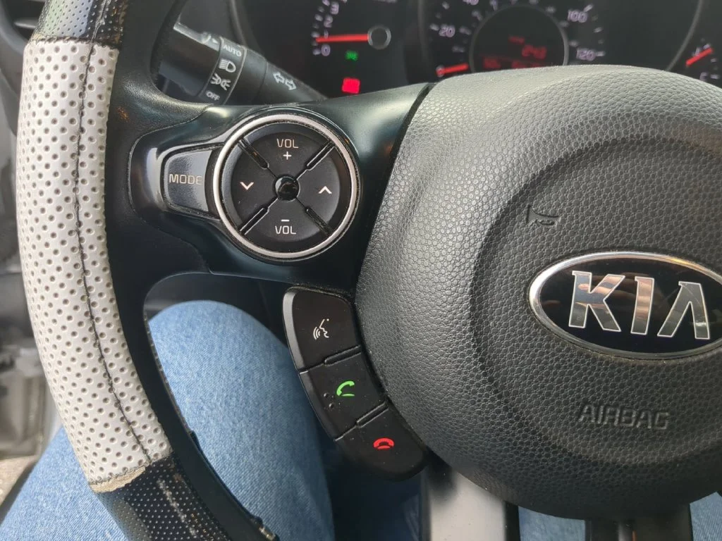 Used 2019 Silver Kia Base image 26