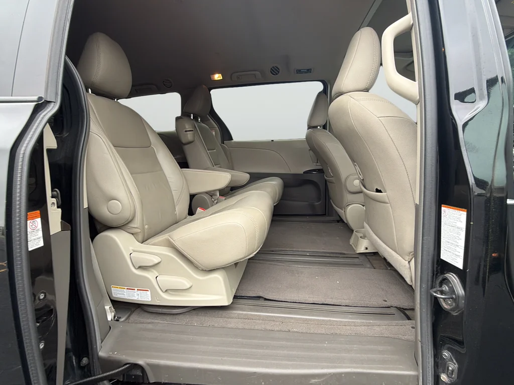 Used 2016 Black Toyota XLE image 25