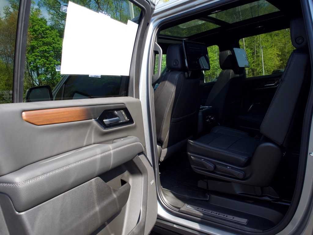 2026 GMC Yukon XL Denali - Photo 13