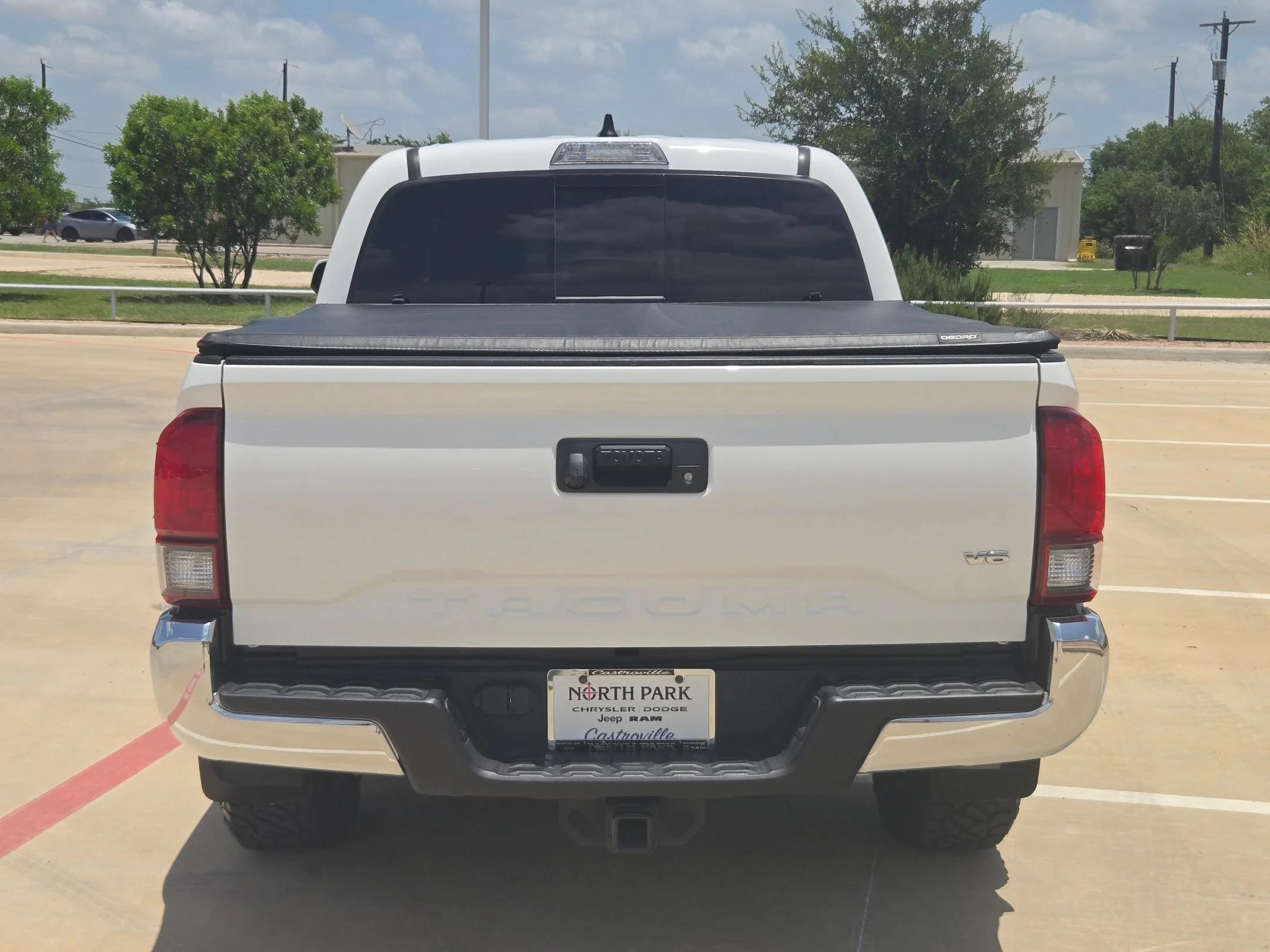 Used 2023 White Toyota SR5 image 4
