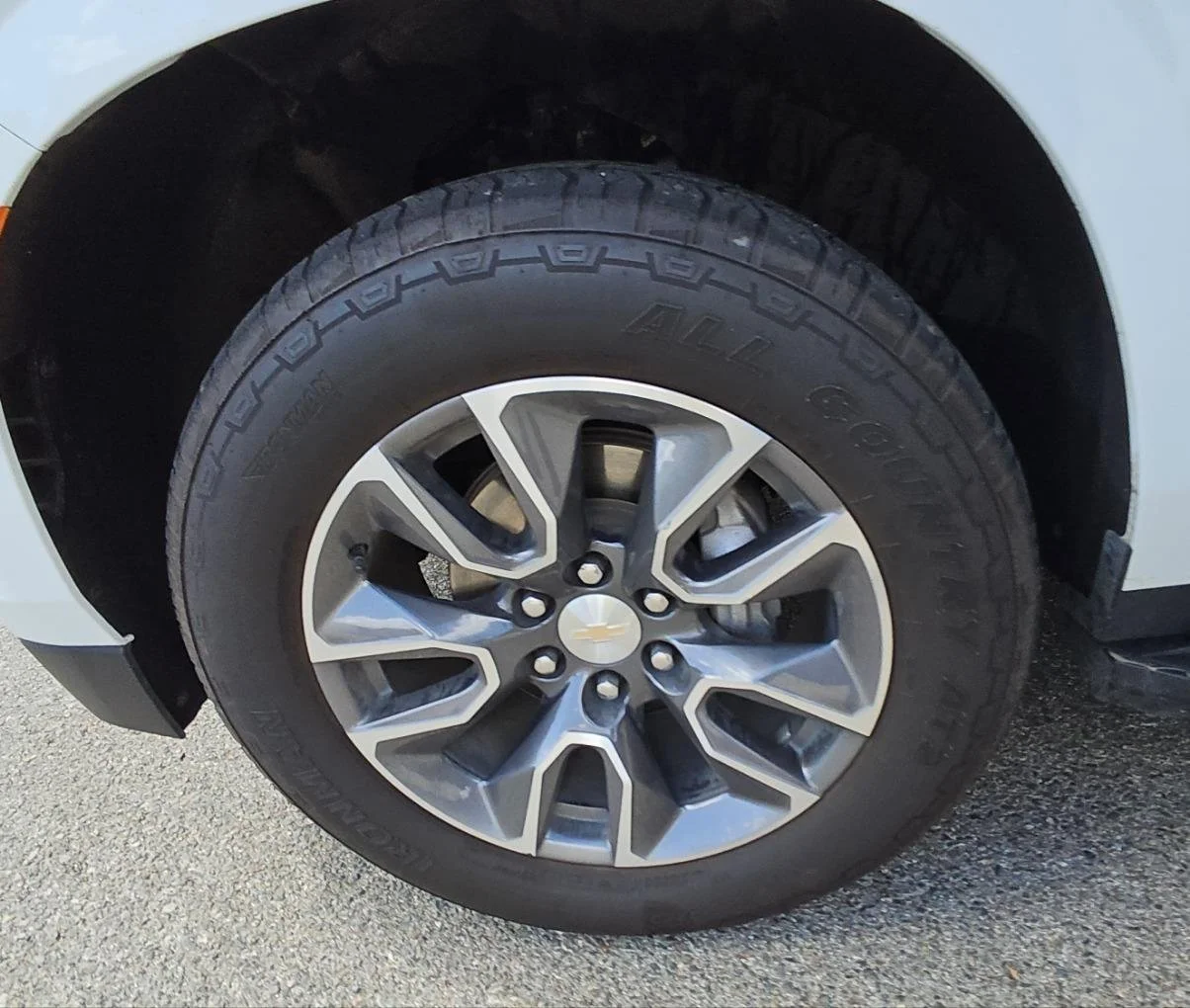 Used 2023 Summit White Chevrolet LT image 26