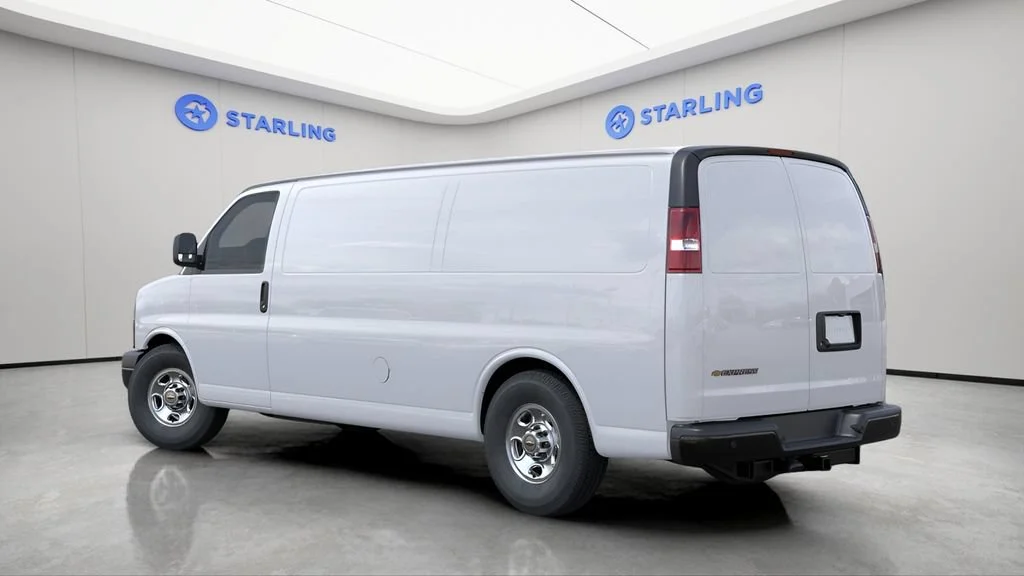 New 2026 Summit White Chevrolet 1WT image 4