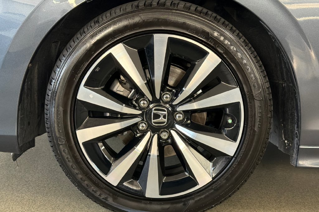 Used 2023 Meteorite Gray Metallic Honda EX image 33