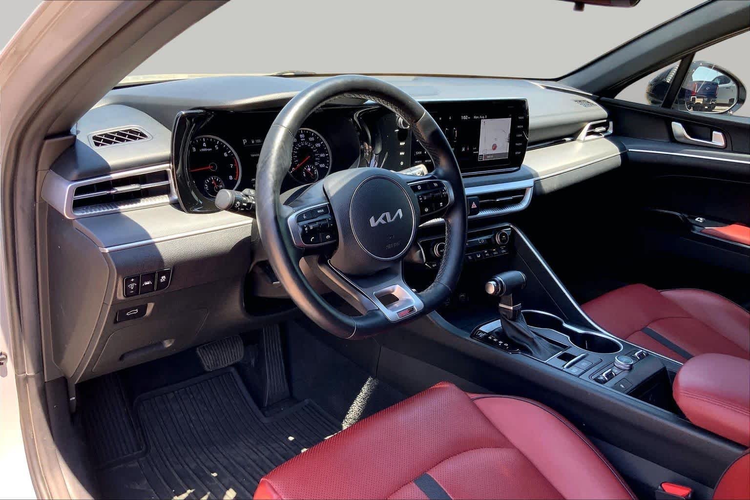 Used 2022 Wolf Gray Kia GT-Line image 18
