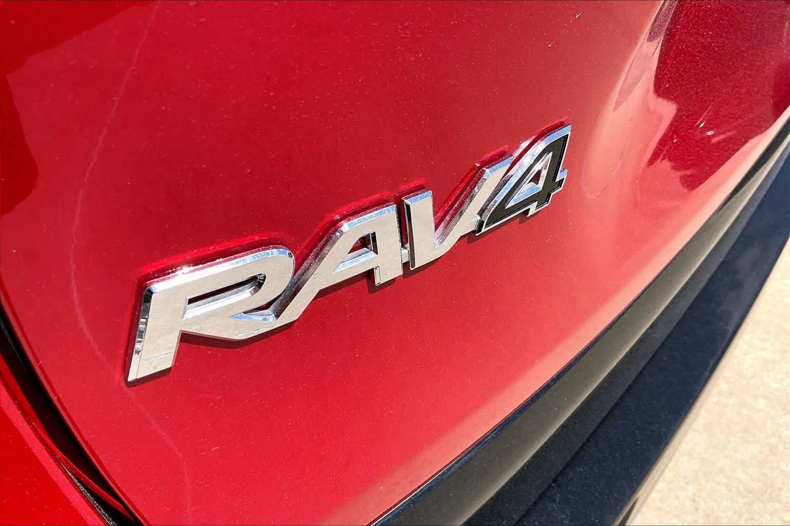 Used 2025 Supersonic Red/Midnight Black Metallic Toyota XSE image 31