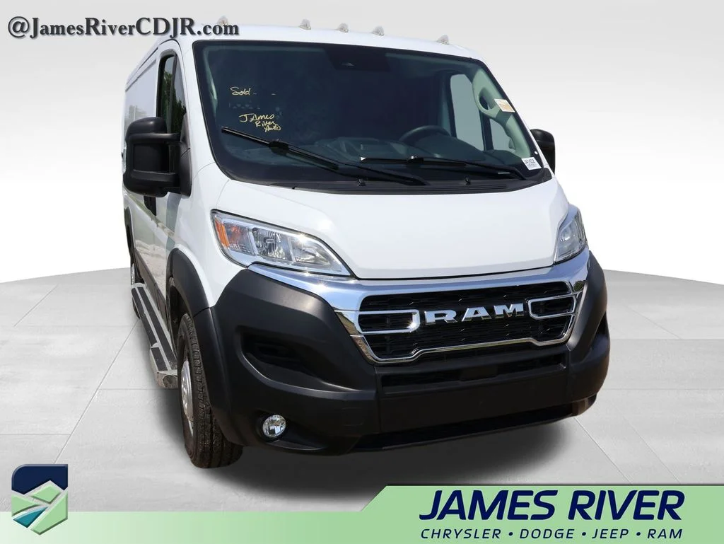 Used 2025 White Ram Base image 8