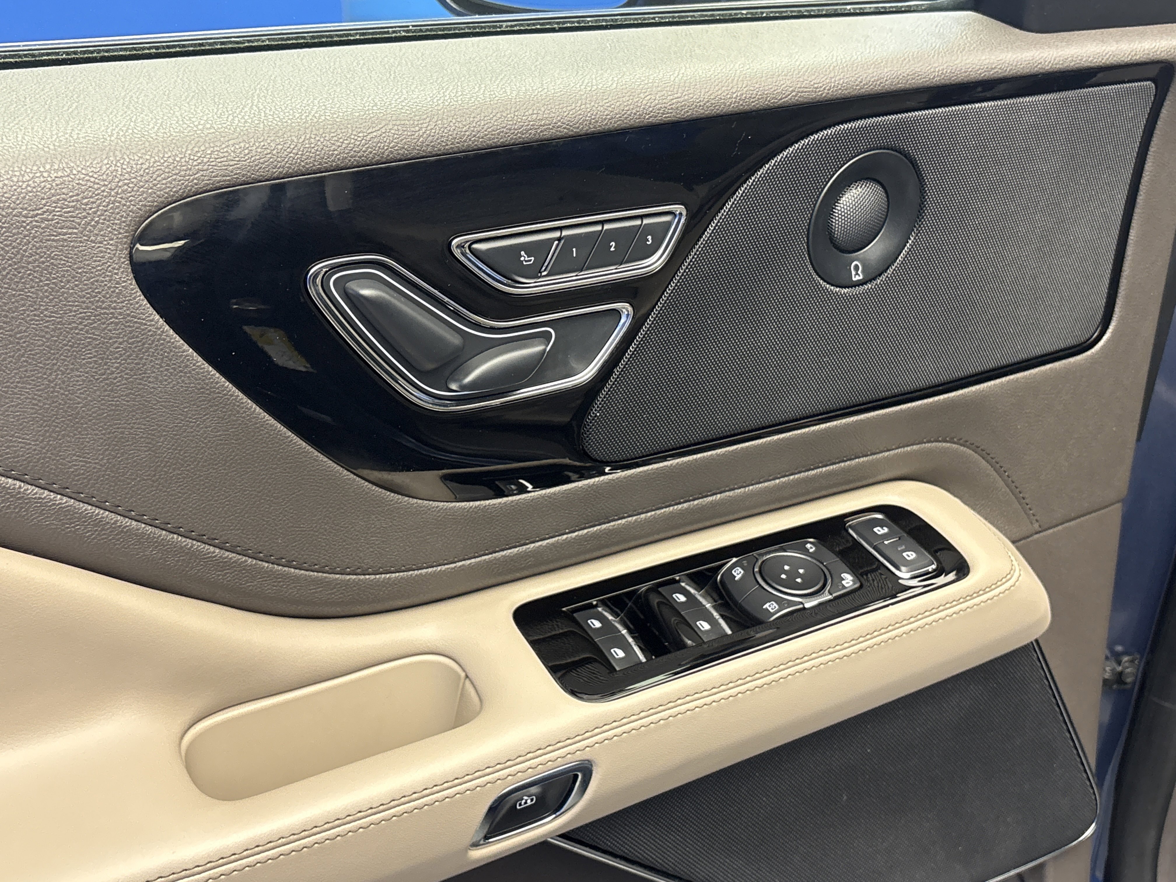2020 Lincoln Aviator Reserve AWD's photo