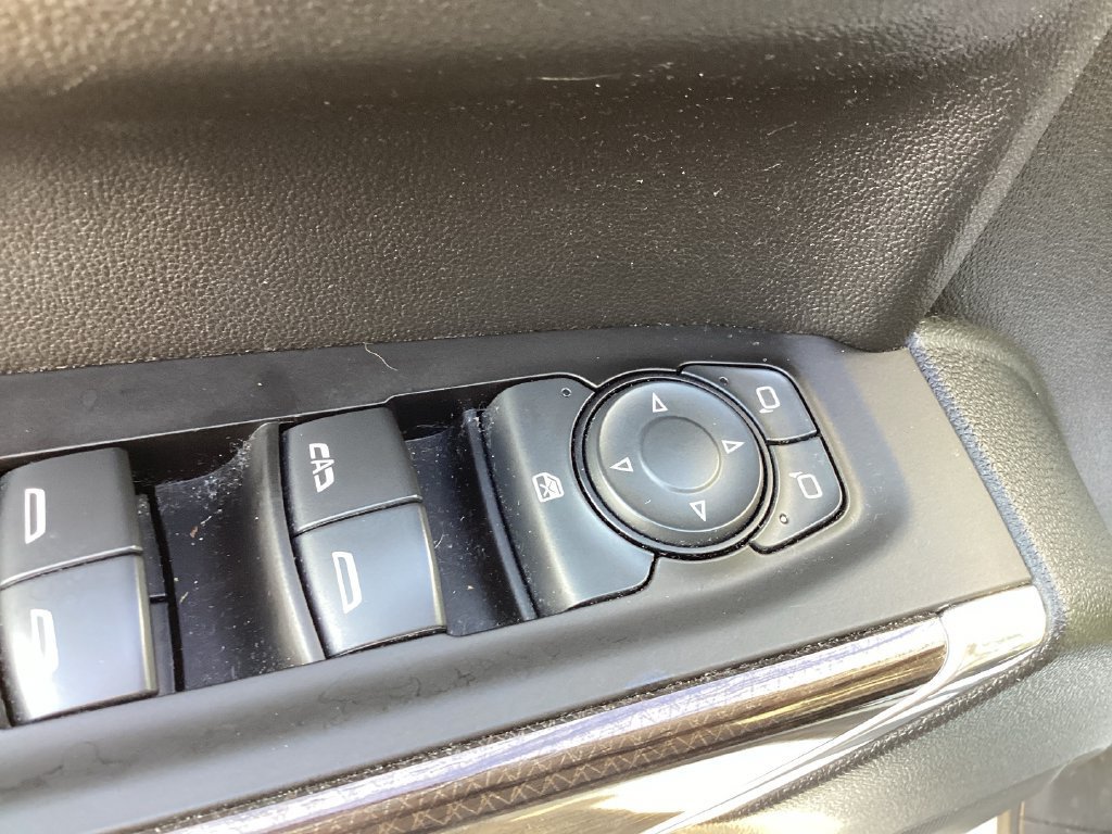 Used 2021 SUMMIT WHITE Chevrolet RST image 39