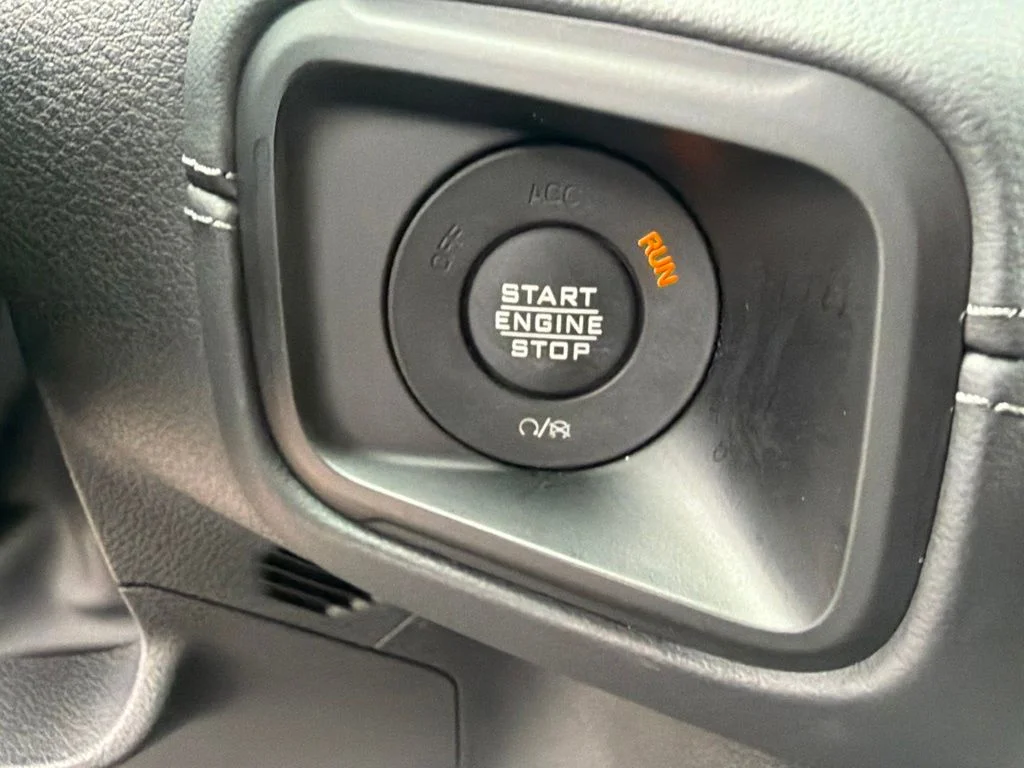 Used 2025 Fathom Blue Pearlcoat Jeep Sahara image 25