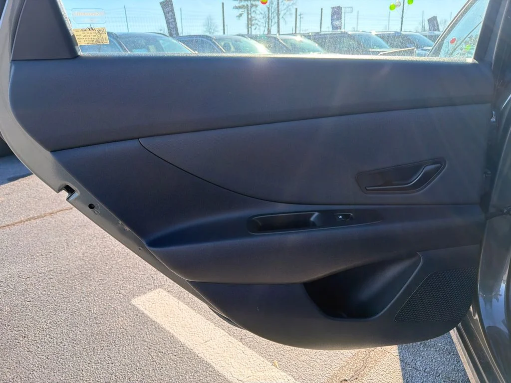 Used 2025 Gray Hyundai SEL Sport image 21