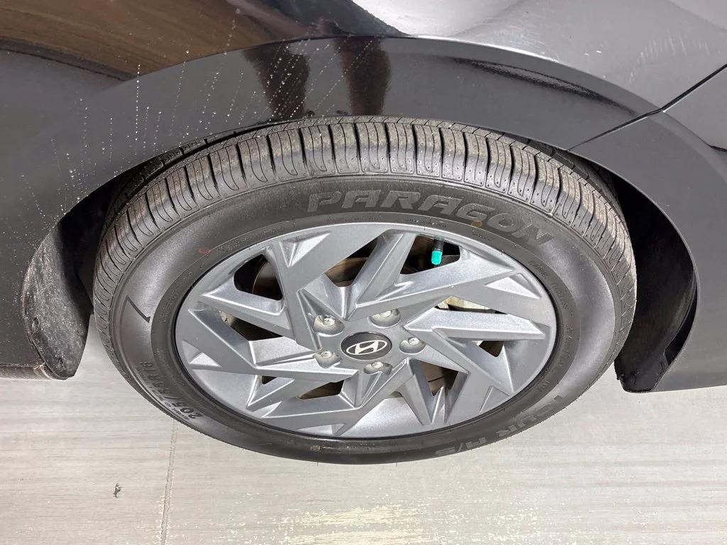 Used 2024 Black Hyundai SEL image 11