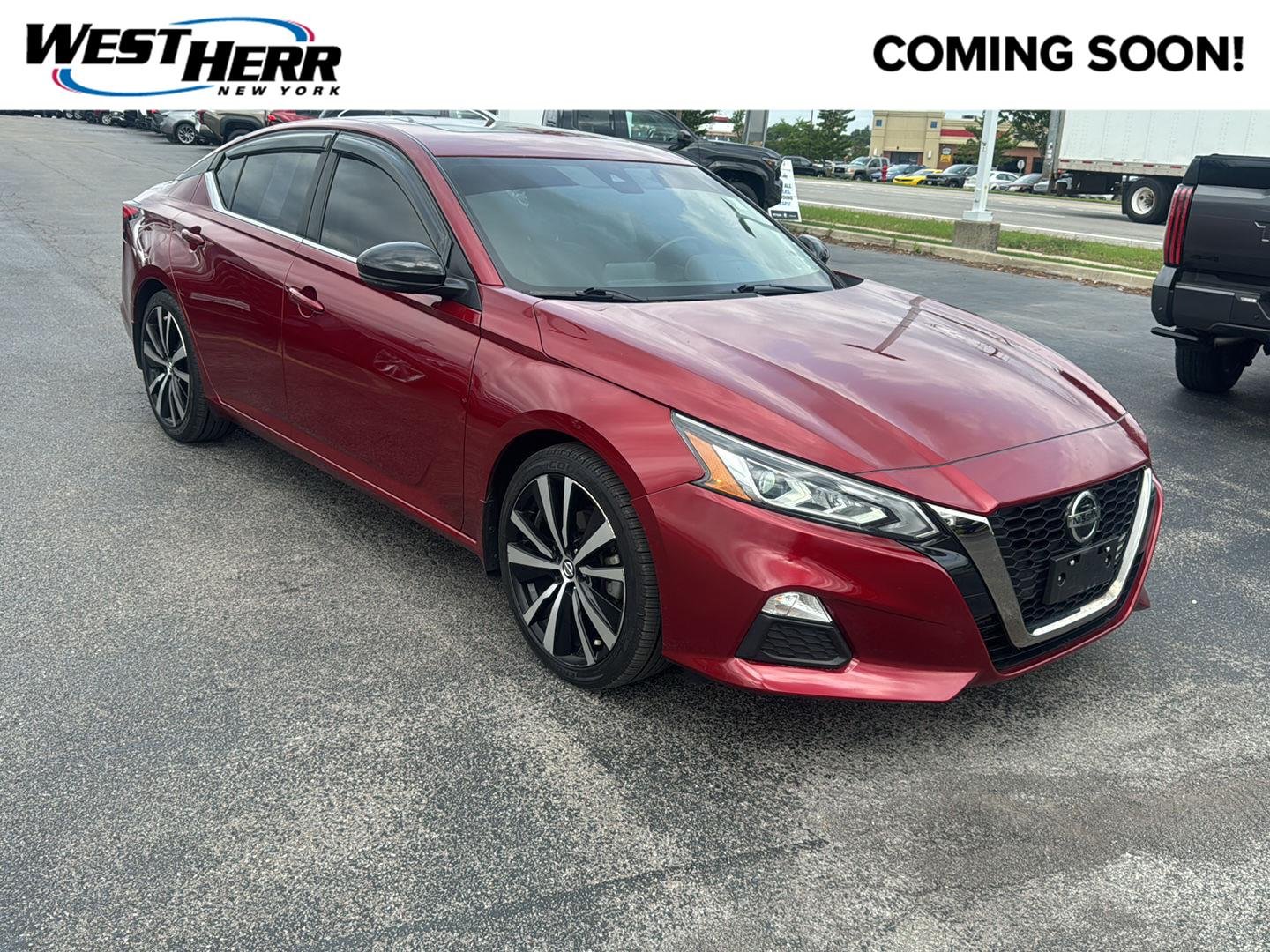 Used 2022 Scarlet Ember Tintcoat Nissan 2.0 SR image 1