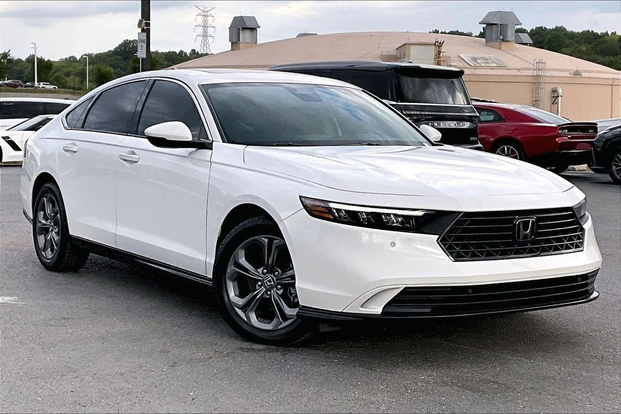 Used 2024 Platinum White Pearl Honda EX-L image 37