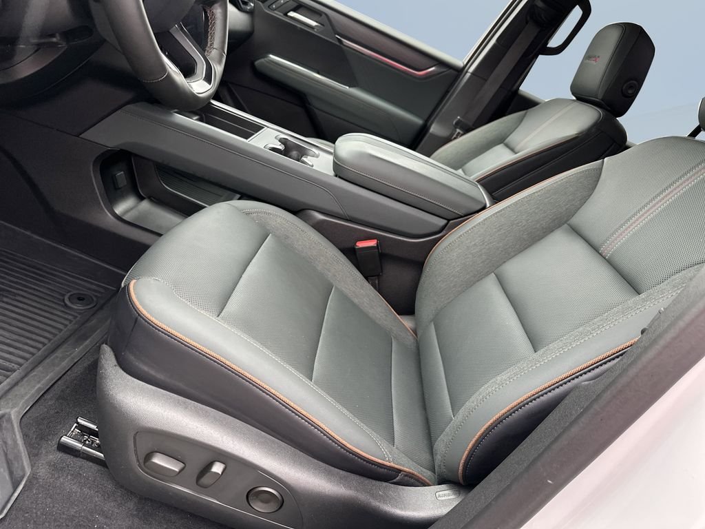 2025 GMC Acadia AT4 - Photo 10