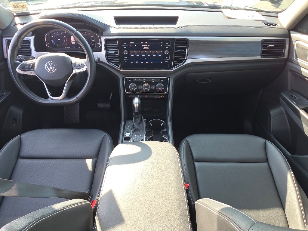 Used 2021 Deep Black Volkswagen SEL image 2
