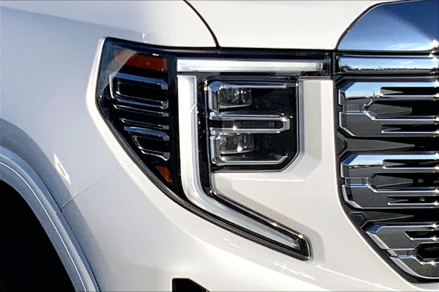 Used 2024 White Frost Tricoat GMC Denali image 25