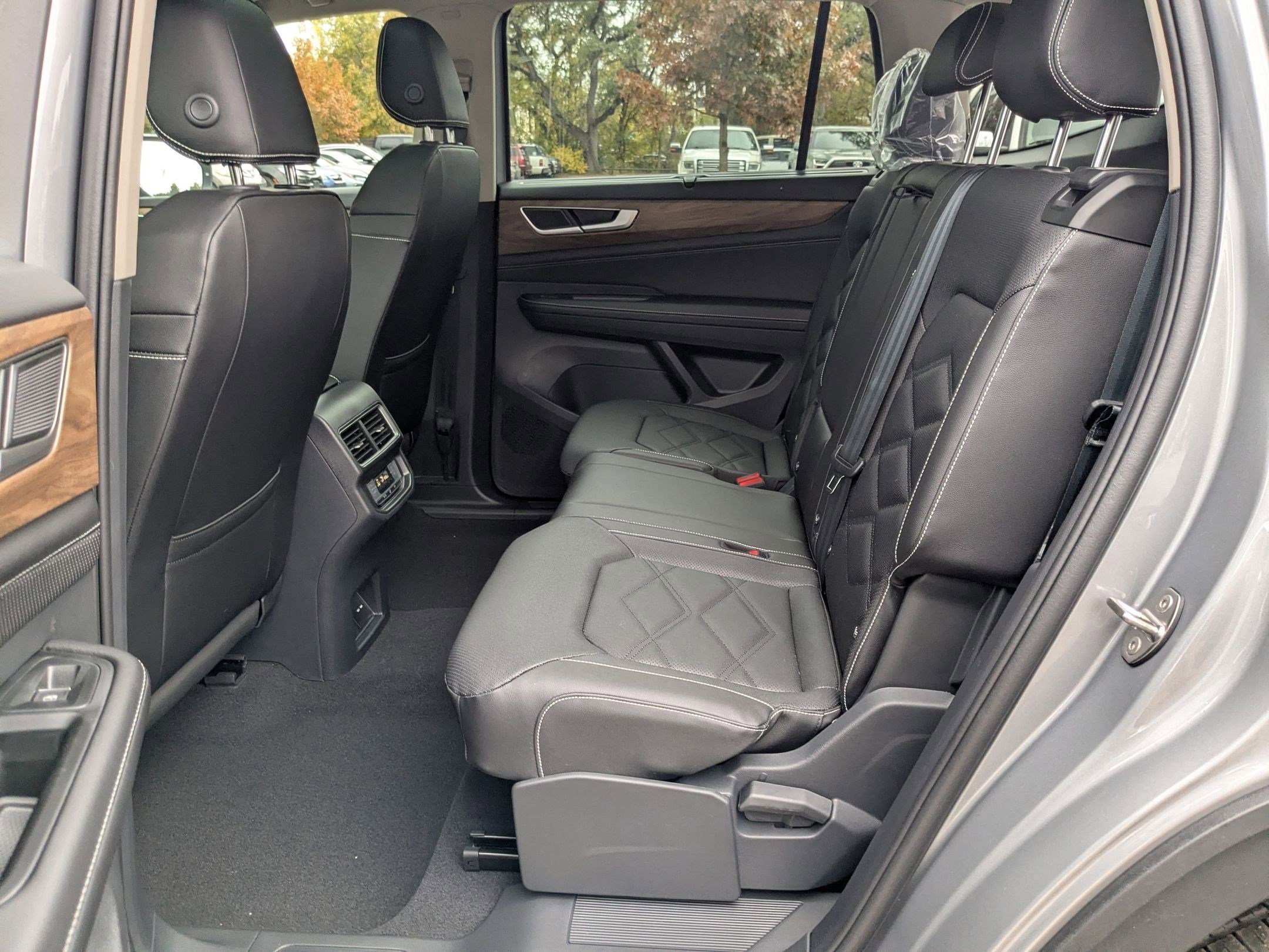 New 2026 Silver Mist Metallic Volkswagen 2.0T SE w/Technology image 15