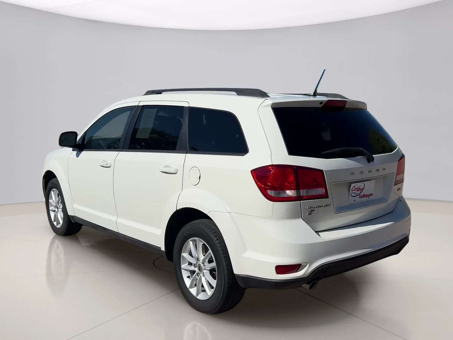Used 2018 White Dodge SXT image 3