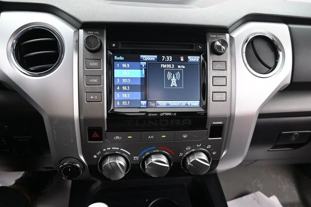 Used 2017 Red Toyota SR5 image 23