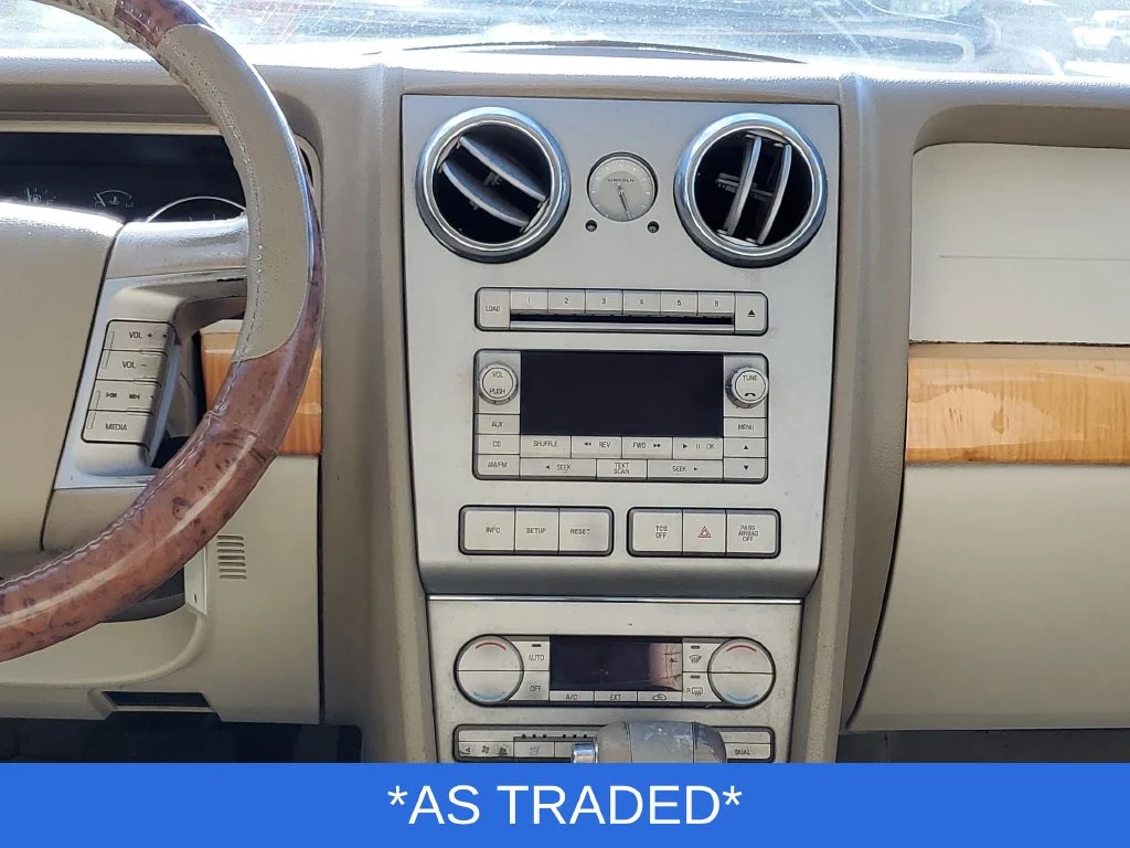 Used 2008 Beige Lincoln Base image 25