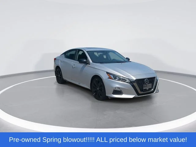 Used 2020 Silver Nissan 2.5 SR image 2