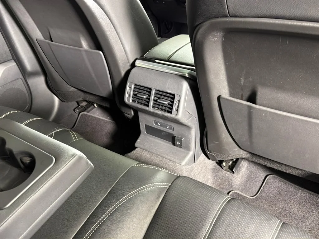 Used 2023 White Land Rover R-Dynamic S image 48