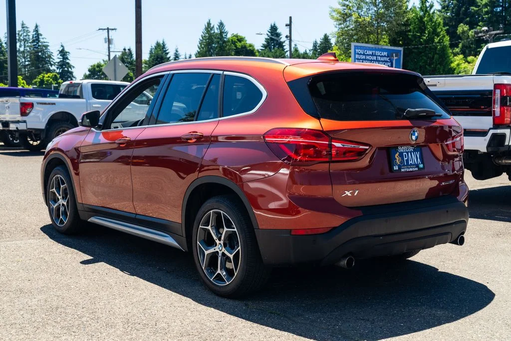 Used 2018 Orange BMW xDrive28i image 4