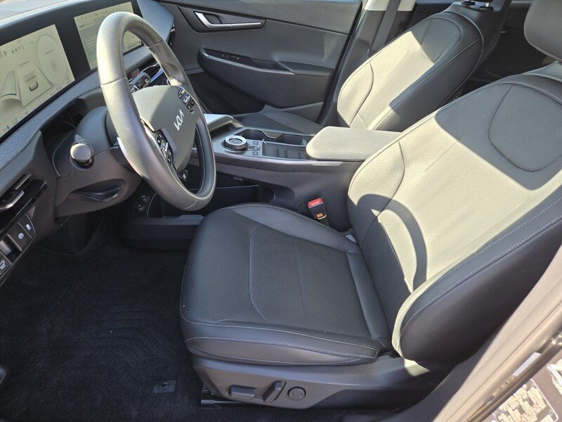 Used 2023 Gray KIA WIND RWD image 11