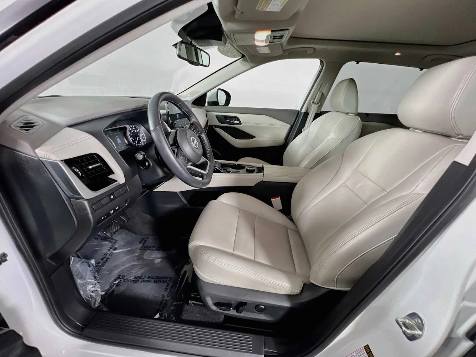 Used 2023 Pearl White Tricoat Nissan SL image 22