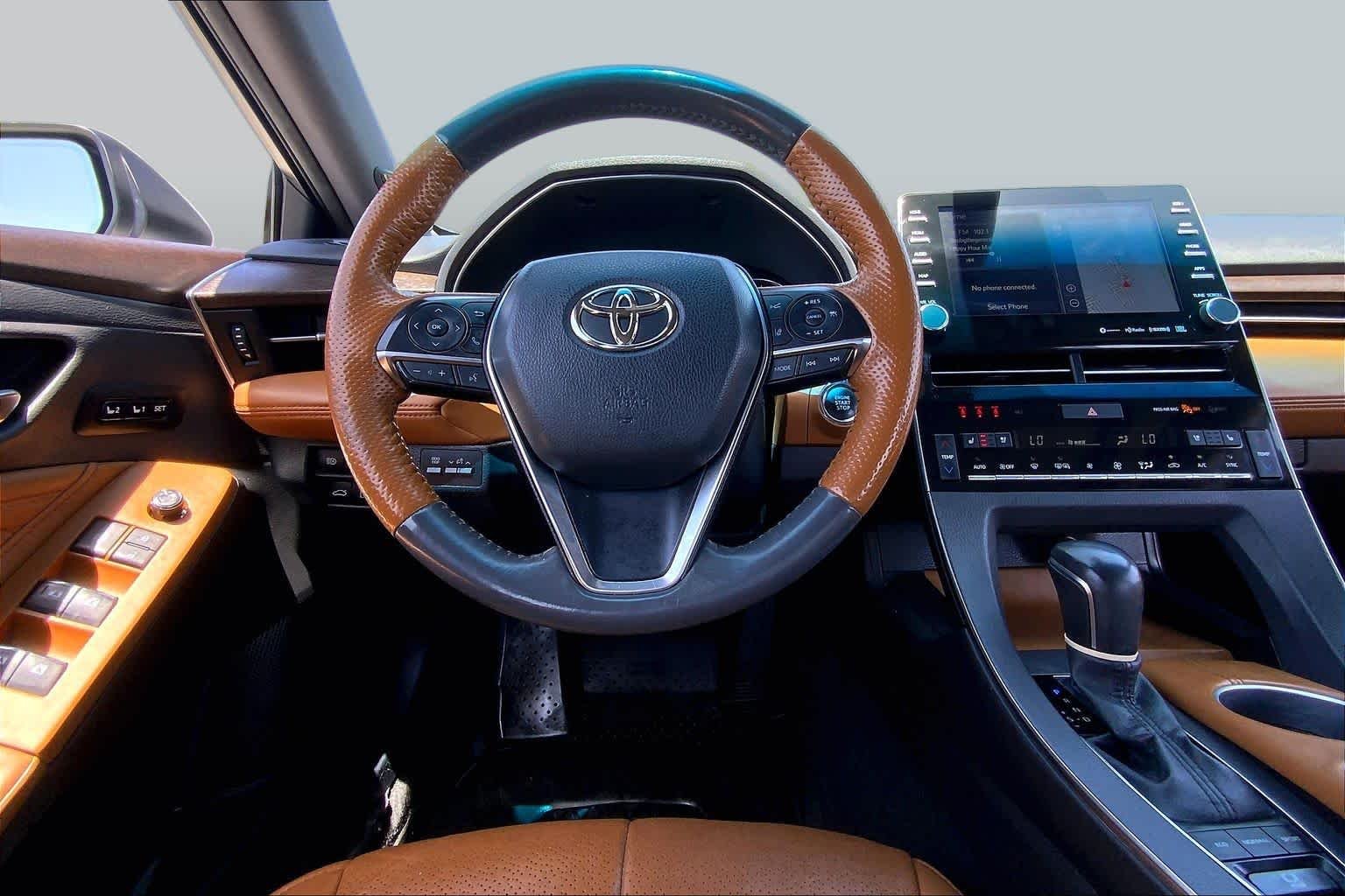 Used 2022 Wind Chill Pearl Toyota Limited image 6