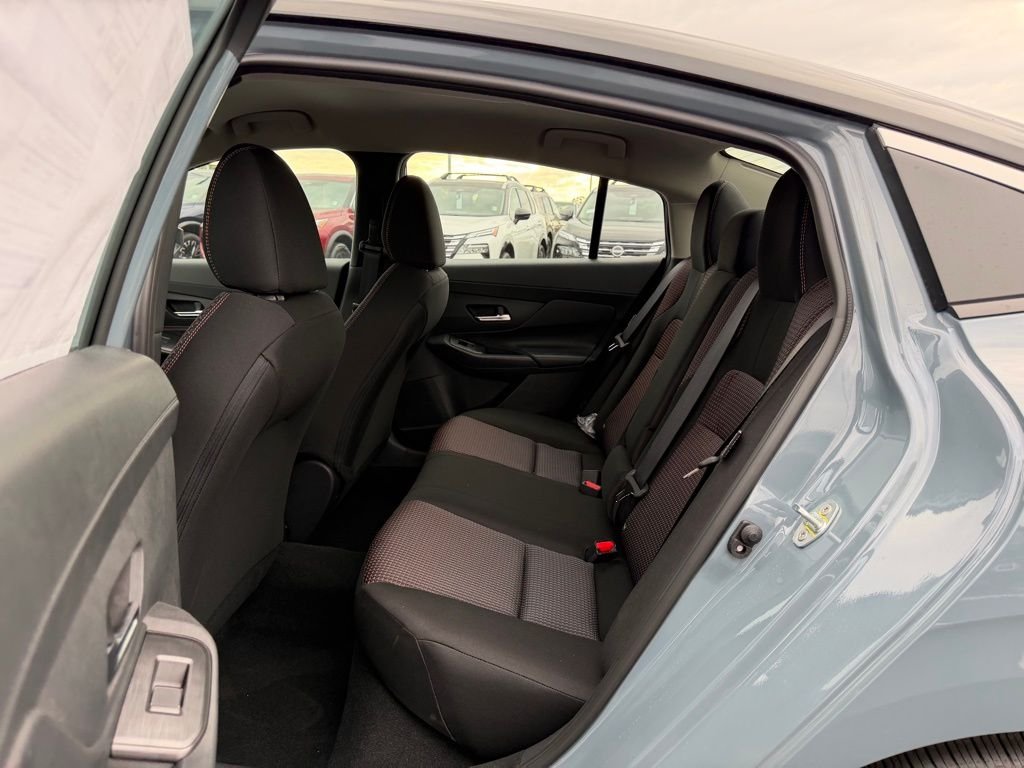 New 2026 Atlantic Gray Metallic / Super Black Two-tone Nissan SR image 14