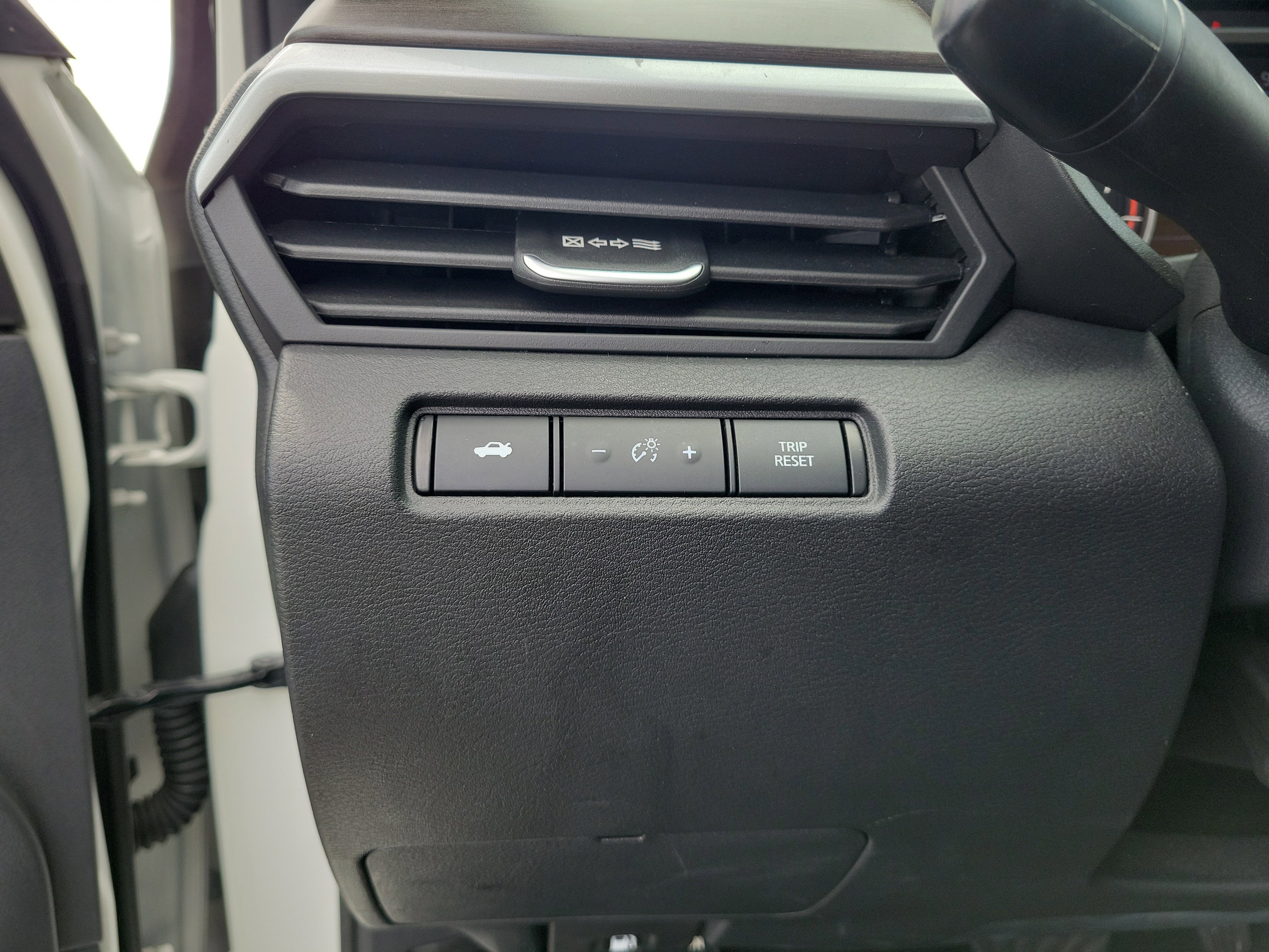 Used 2025 Glacier White Nissan SV image 20