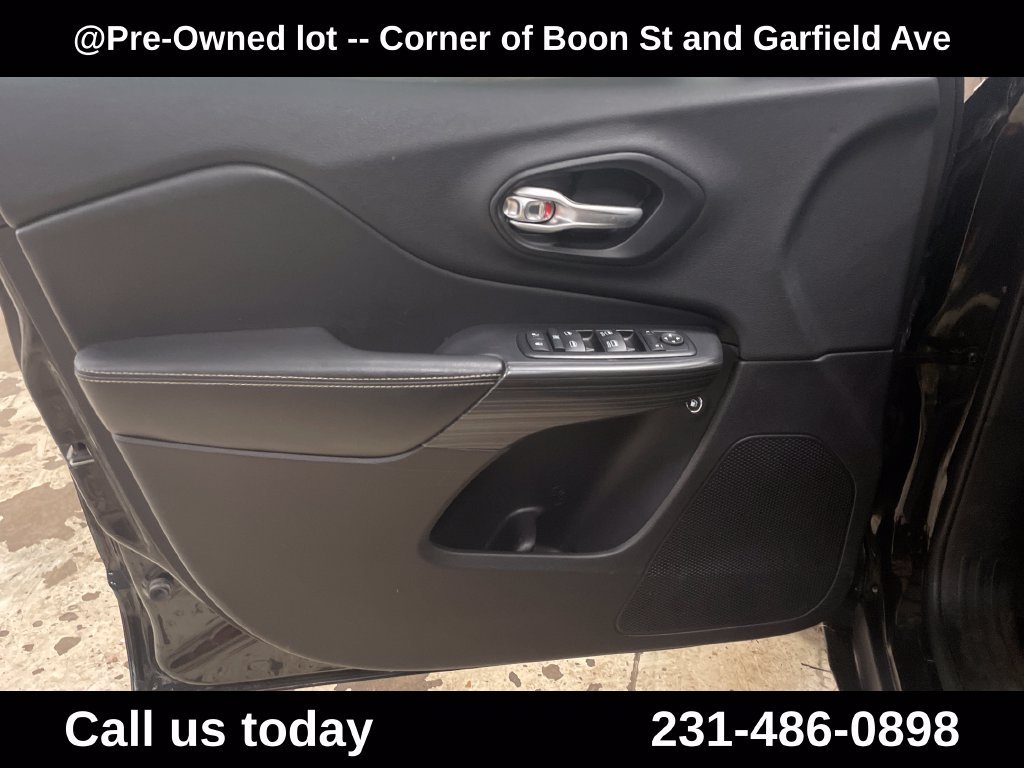 Used 2015 Black Jeep Latitude image 13