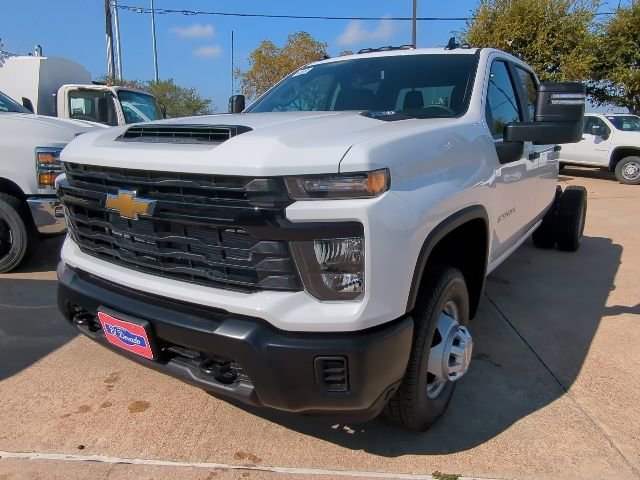 New 2026 Summit White Chevrolet Work Truck image 22
