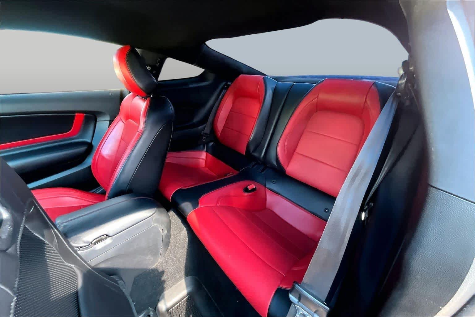 Used 2019 Magnetic Metallic Ford GT Premium image 20