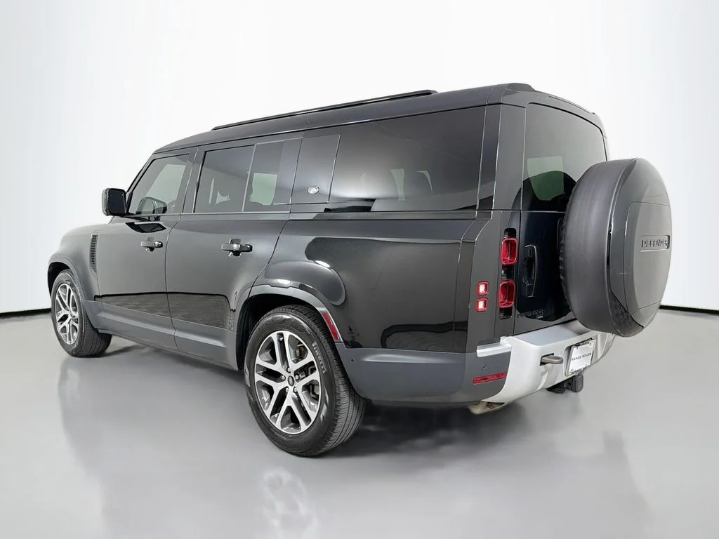 Used 2023 Santorini Black Metallic Land Rover SE image 7