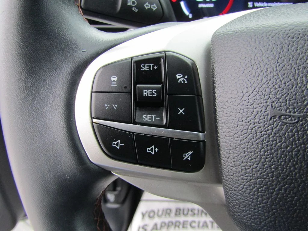 Used 2025 Star White Ford Active image 27