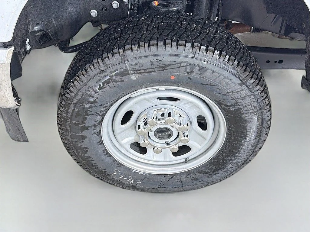 New 2026 Oxford White Ford F-250® XL image 14